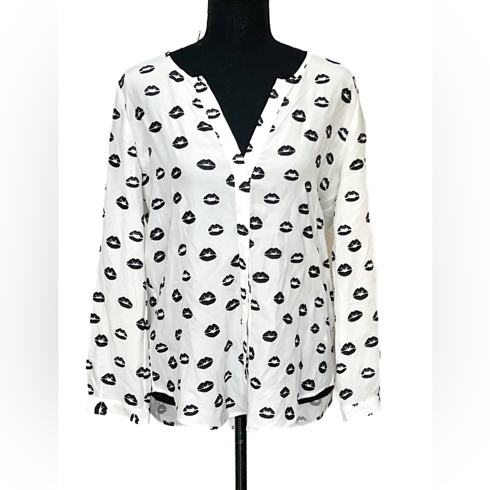 Joie black and white silk kiss print blouse. Size SM *please read description
